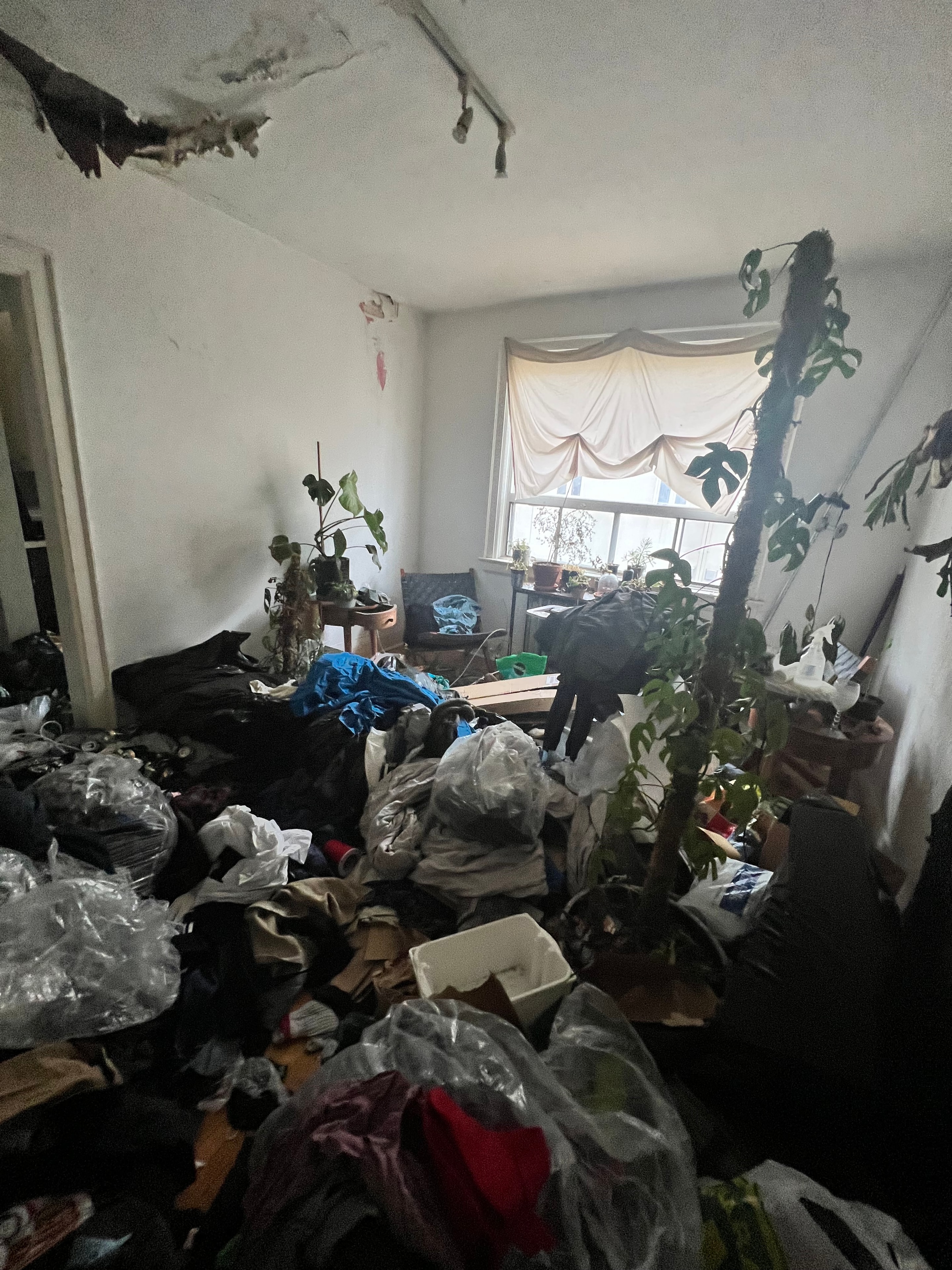 Residential unit requiring extreme cleaning
